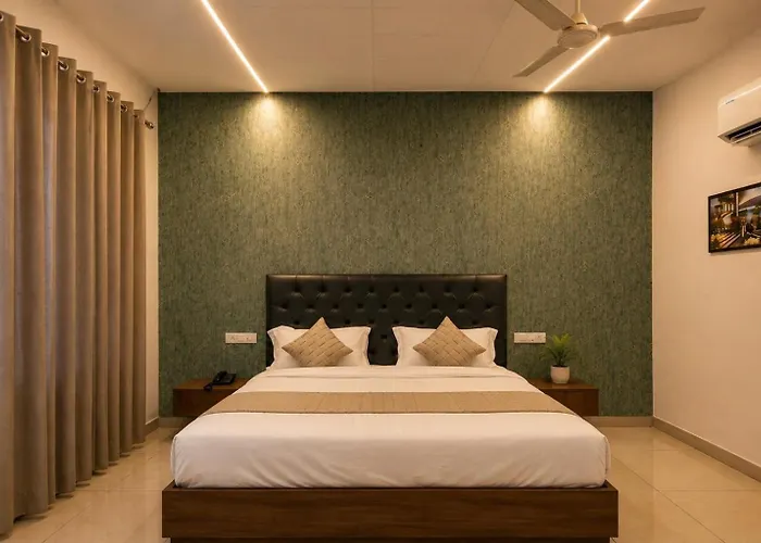 Hotel Amaltas Nayagaon Near Pgi & Pec College