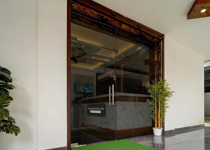 Super Townhouse Adoor Bus Terminal Pathanamthitta Formerly Apsara Tourist Homes