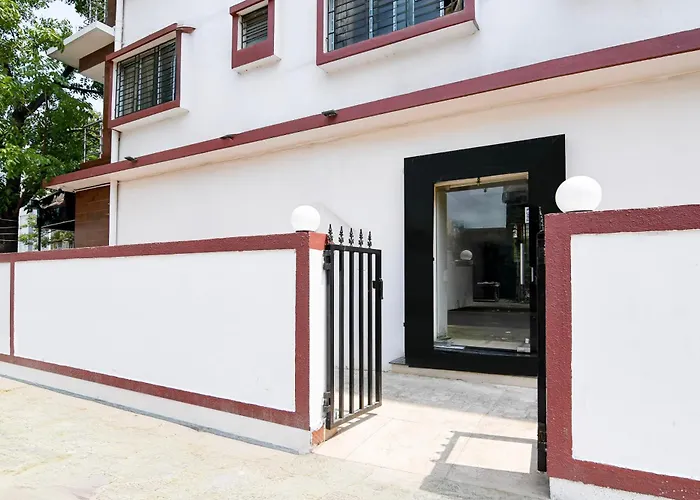 Super Collection O Newtown Bus Stand Formerly The Executive Suites