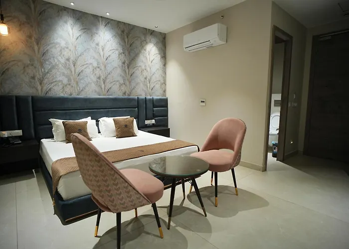 Starvick Banquet & Rooms