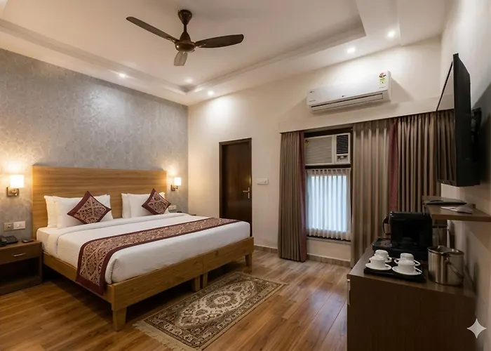 Hotel Golden Stay 2 Mints Walking From Rajendra Nagar Metro Station