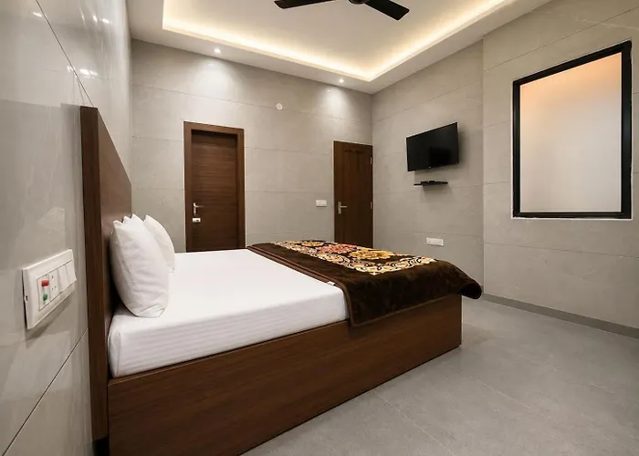 Crown Guest House