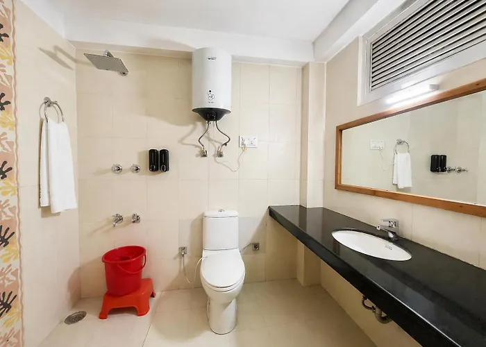 Hotel Hollywood Manali - Scenic River & Mountain View With Premium Rooms Near Mall Road