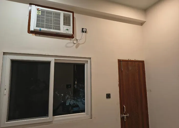 Sky Liner Retreat- Cozy Home Stay Near Ganga Ghat