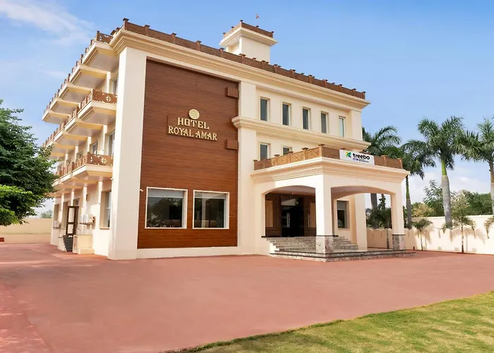 Treebo Premium Royal Amar With Mountain View And Swimming Pool