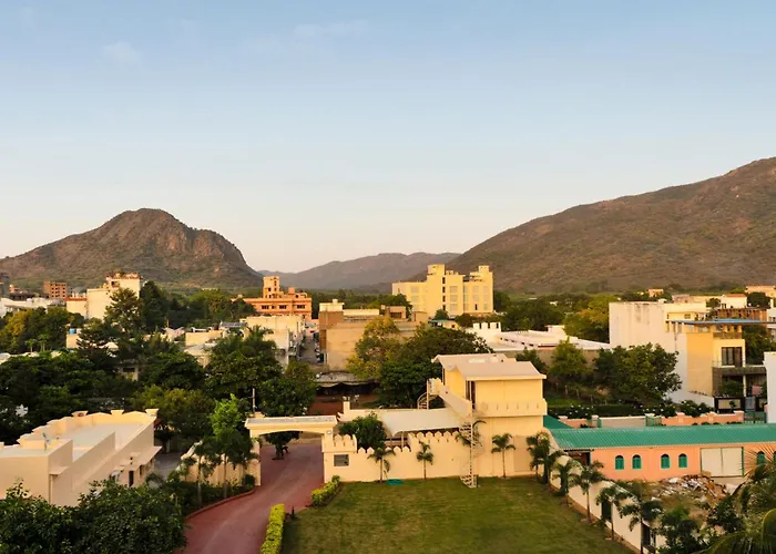 Treebo Premium Royal Amar With Mountain View And Swimming Pool