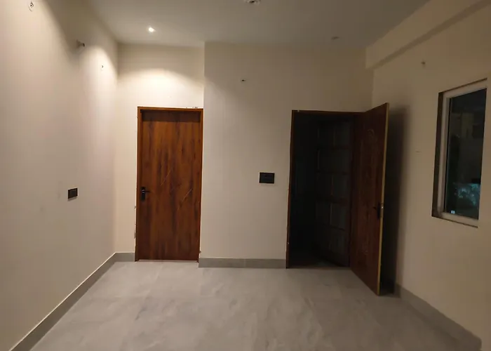 Sky Liner Retreat- Cozy Home Stay Near Ganga Ghat