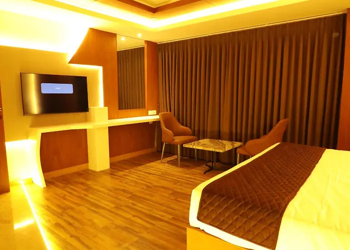 Hotel Maaris