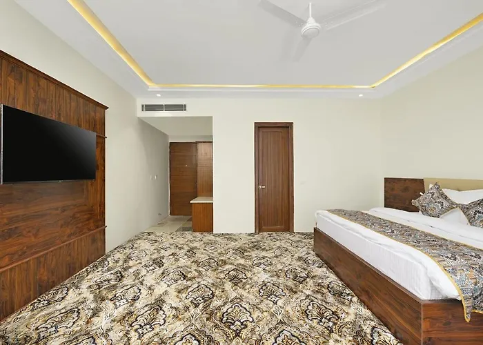 Hotel Paras