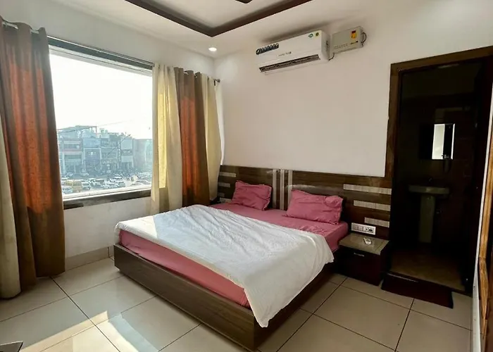 Laksh Hotel,Proprietor Dilbag