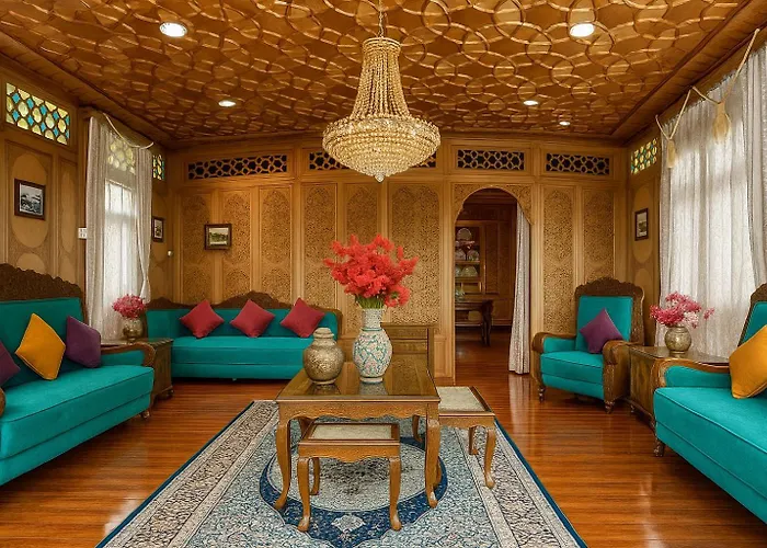 Hayat Group Of Houseboats