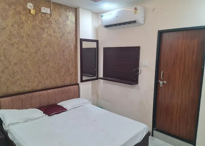 Lakhdatar Hotel And Restaurant