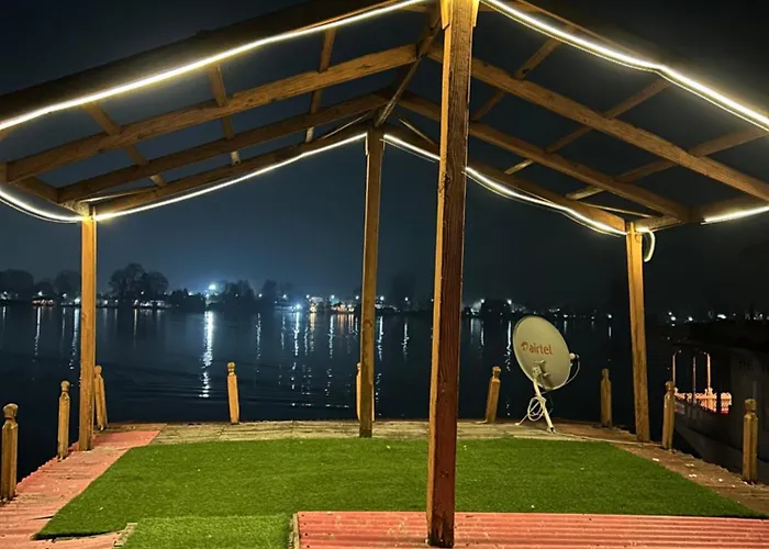 Houseboat Zogila