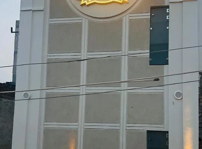 Hotel 9Eleven & Cafe