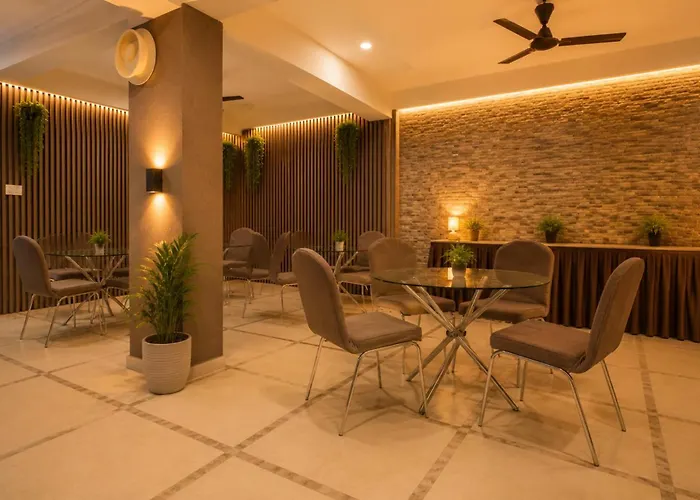 Hotel Rise Grand Kukatpally Near Hitex Exhibition Center & Nexus Mall, Yashoda Hospital