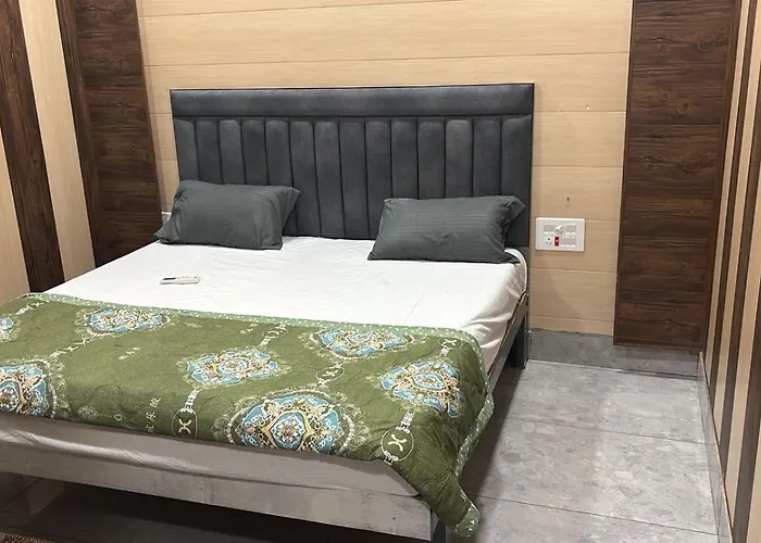 Hotel Dhamija Divine Inn Sirsa