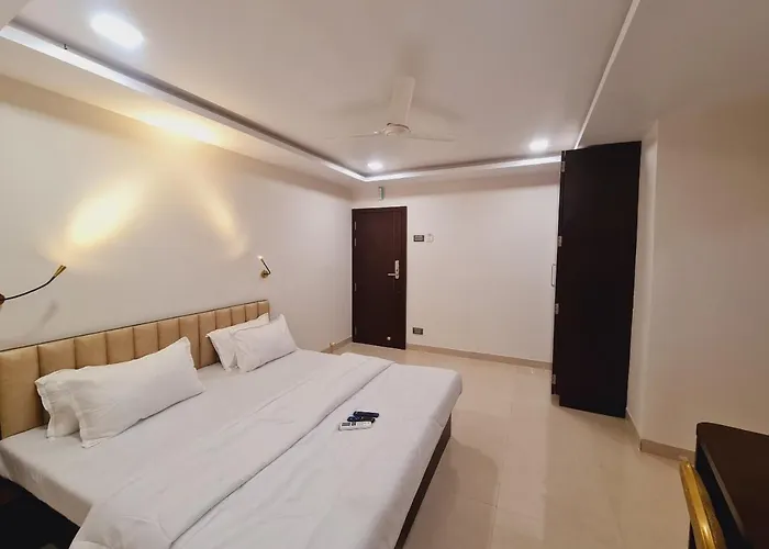 Hotel Elegance Inn, Miraj