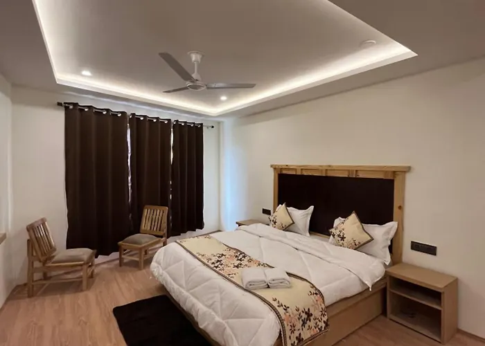 Snow Den Hostel