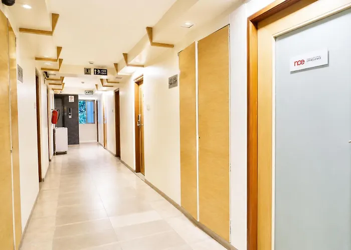 Near Mahakal Temple & Railway Station - Slmr Hotel- Fully Air Conditioned Rooms With Wifi And Parking, , Best Family Hotel In Ujjain