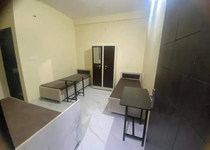 Hostel Stay Girls And Boys In Indore