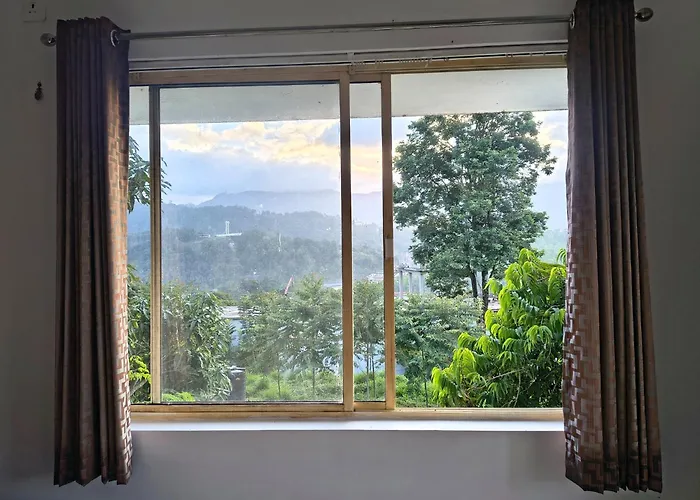 Roaming Souls Hostel Munnar
