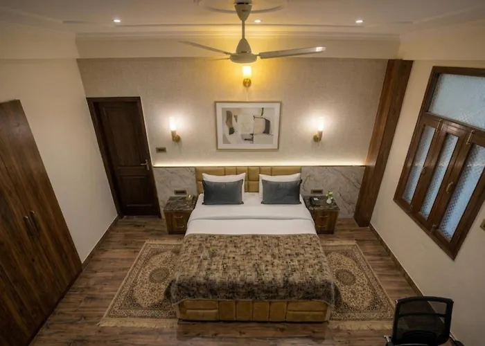 Hotel Adi Regency Sec 66 Mamura Noida