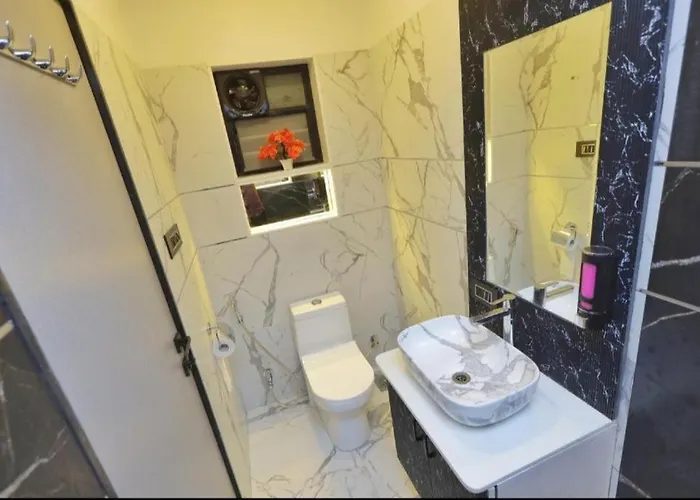 Urban Nest - Near Airport & Eon It Park