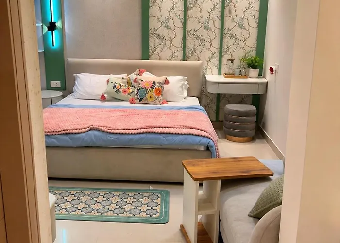 Mokshita Stays Premium Studio Near Prem Mandir