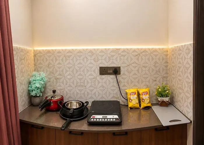 Premium 1Bhk Near Vijay Nagar & Bombay Hospital