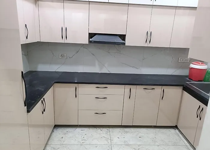 2 Bed 1 Living 1 Kitchen In Heart Of City Close To Busstand