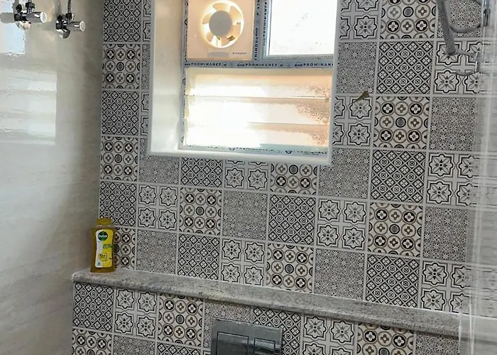8 Bed Cool 3 Bedroom Kitchen Wtc Dlf Omr Apollo Proton Ott Wi-Fi