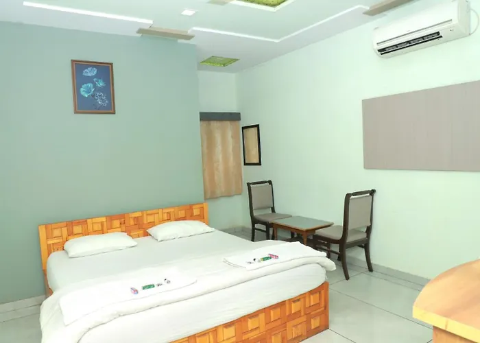 Aadarsh Guest House