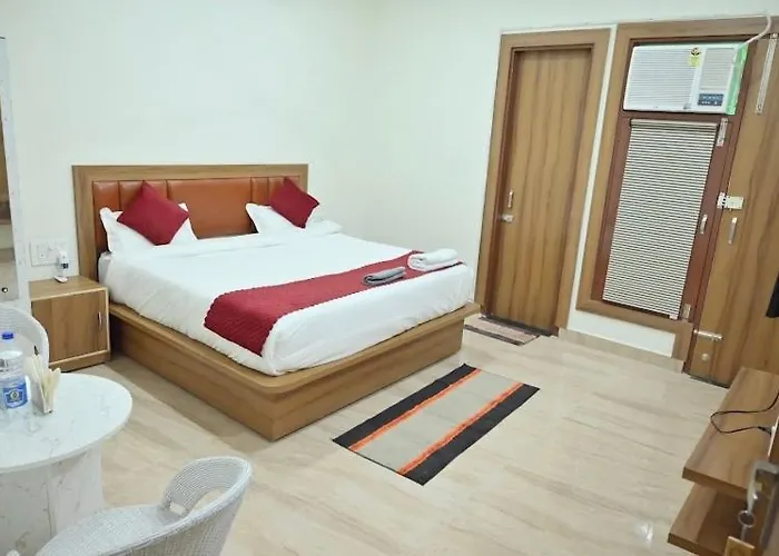 Hotel Shine Plus