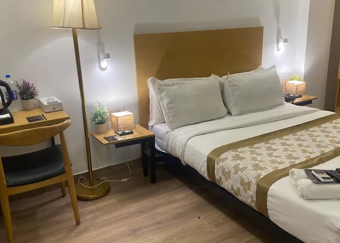 Saltstayz Express - Golf Course Road & Dlf Phase-1