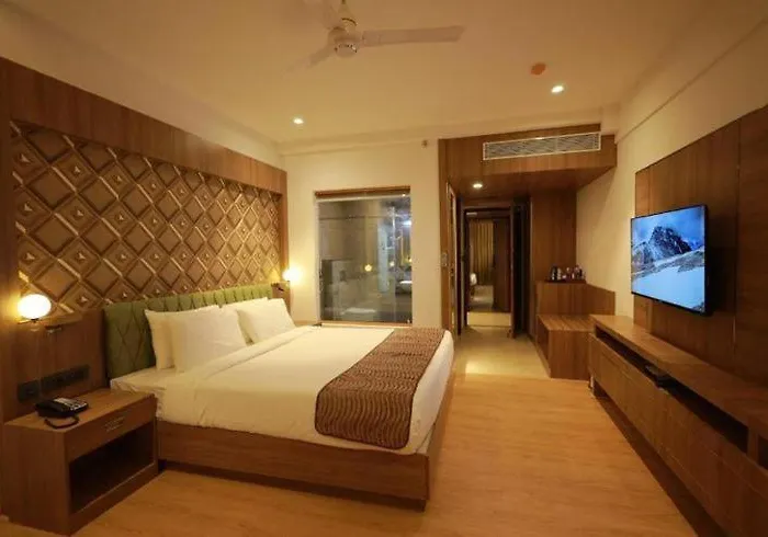 Hotel The Caves Near Igi Airport Delhi