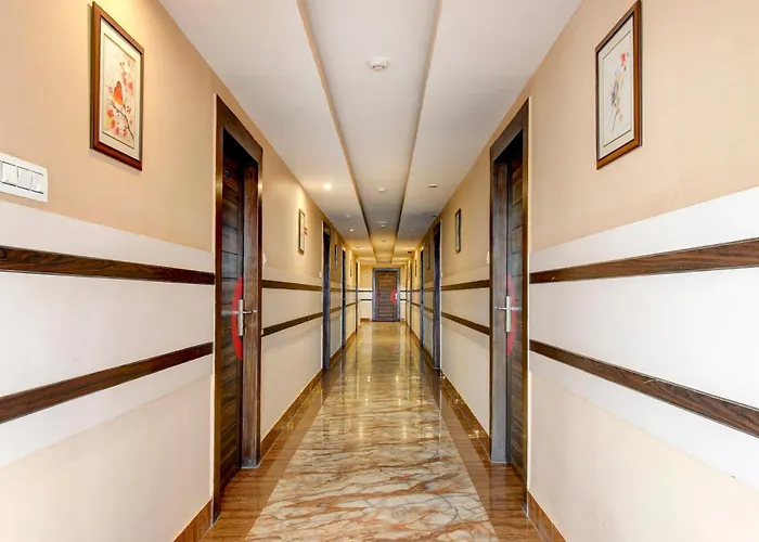 Super Townhouse Oak Hind Palace Near Gomti Riverfront Park