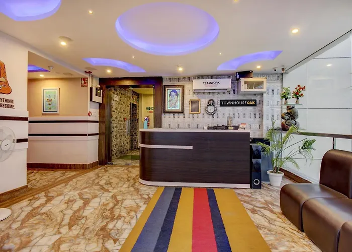 Super Townhouse Oak Hind Palace Near Gomti Riverfront Park