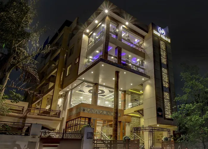 Super Townhouse Oak Hind Palace Near Gomti Riverfront Park