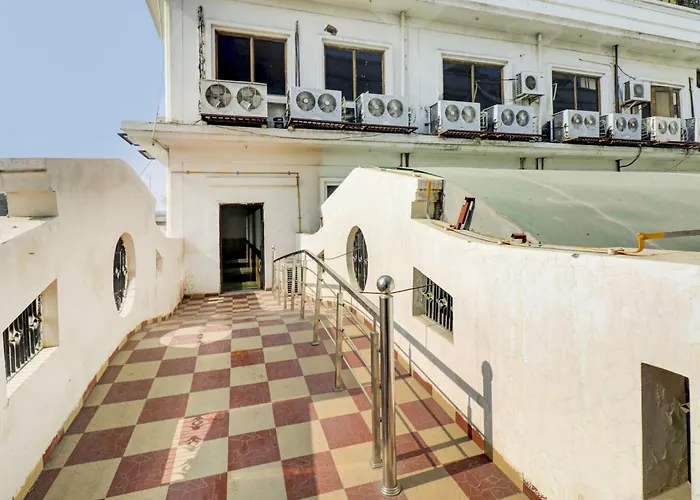 Hotel O Mukut Mahal