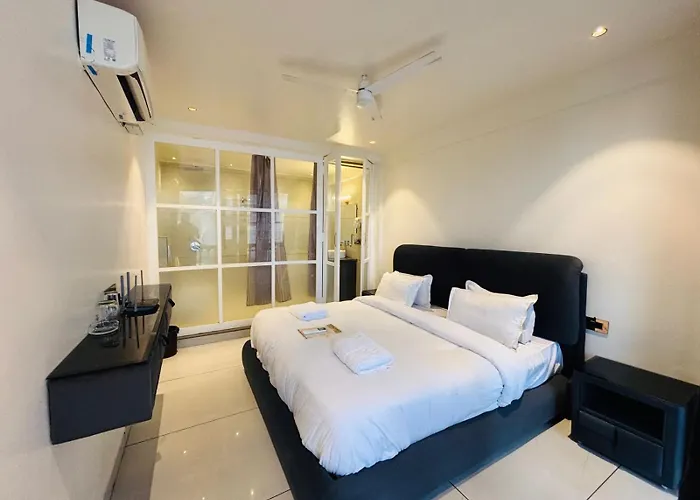 Baga Beach Sunset And Spa