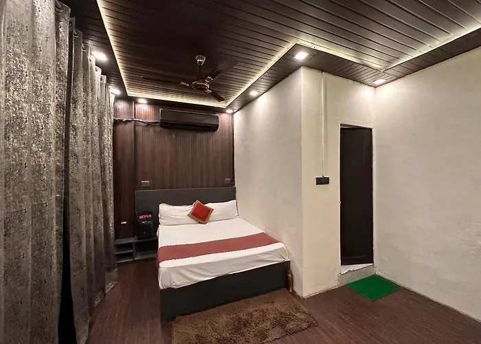 Hotel O Home Diamond Stay Near Lotus Temple New Delhi