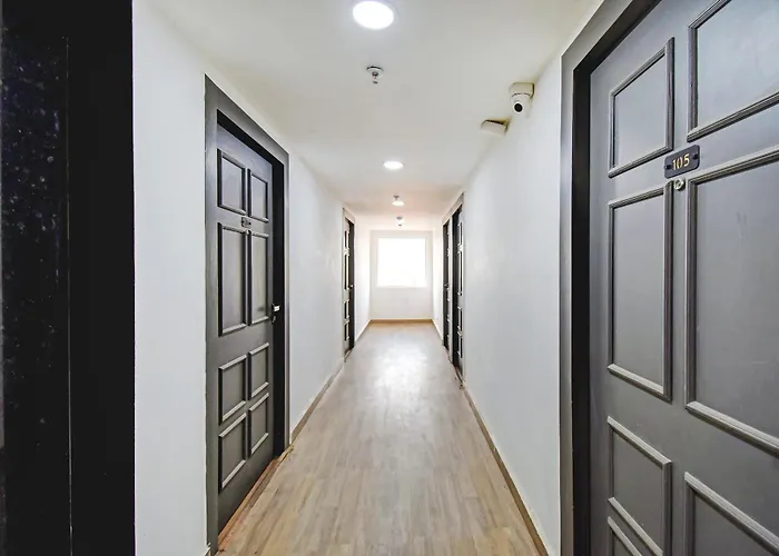 Super Townhouse The Royal Retreat