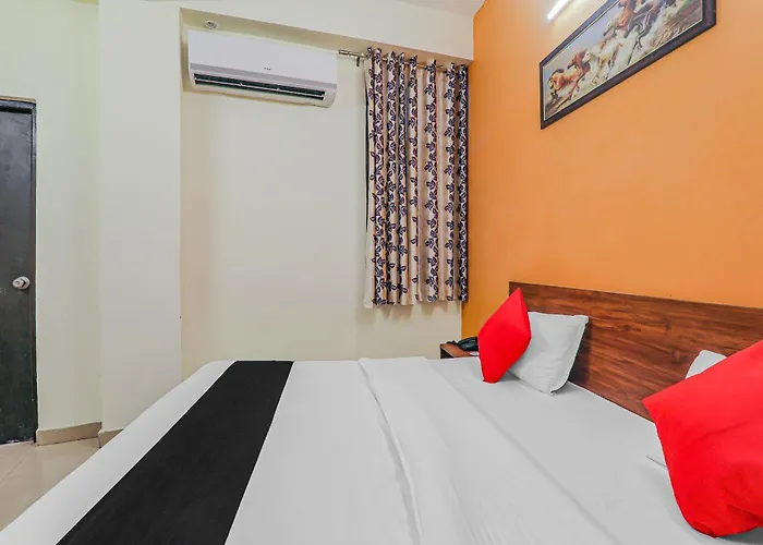 Hotel O Gomti Nagar Near Malhaur Railway Station