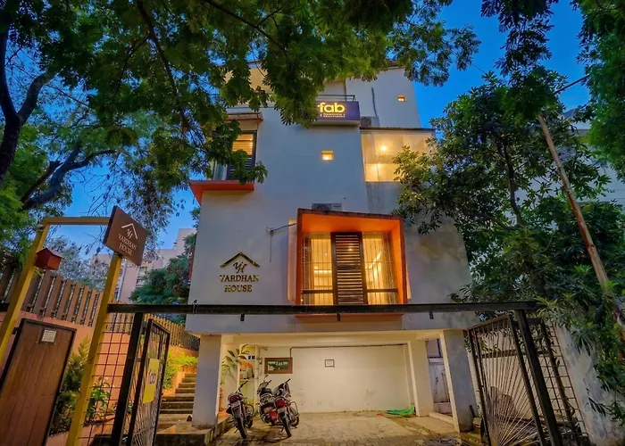 Fabhotel Vardhan House I Pune