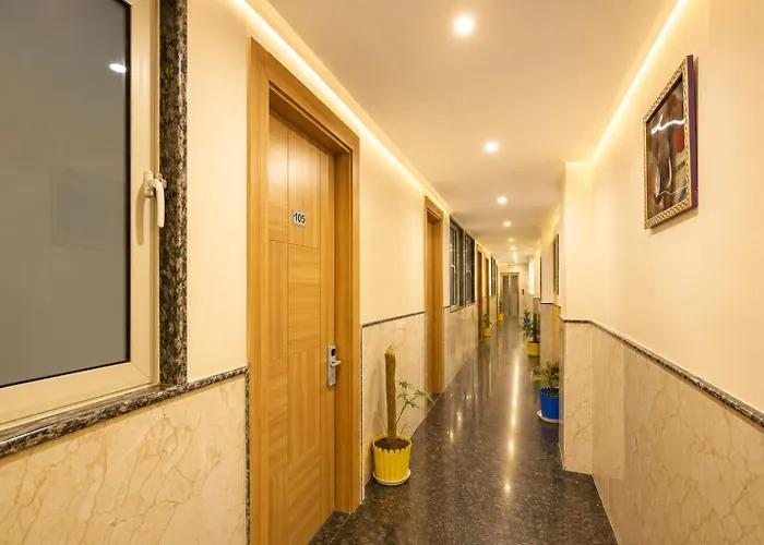 Hotel Decent Suites - Delhi Airport