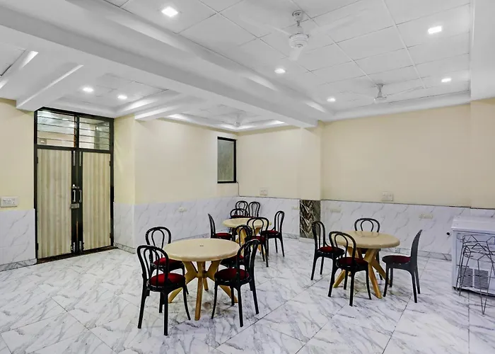 Collection O Metro View Ashok Vihar Near Shalimar Bagh Metro Station