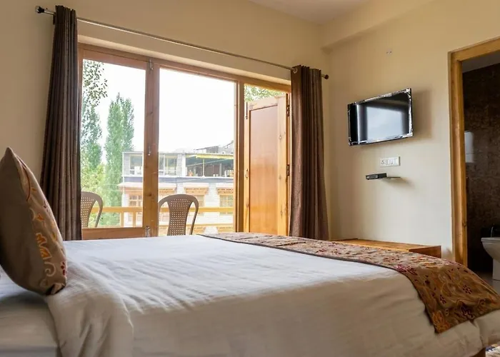 Green View Hotel