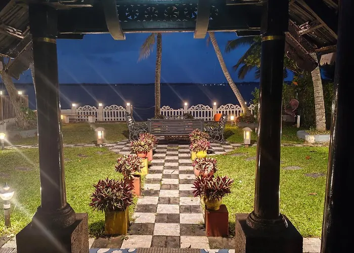 Sambranikodi Resort And Home Stay