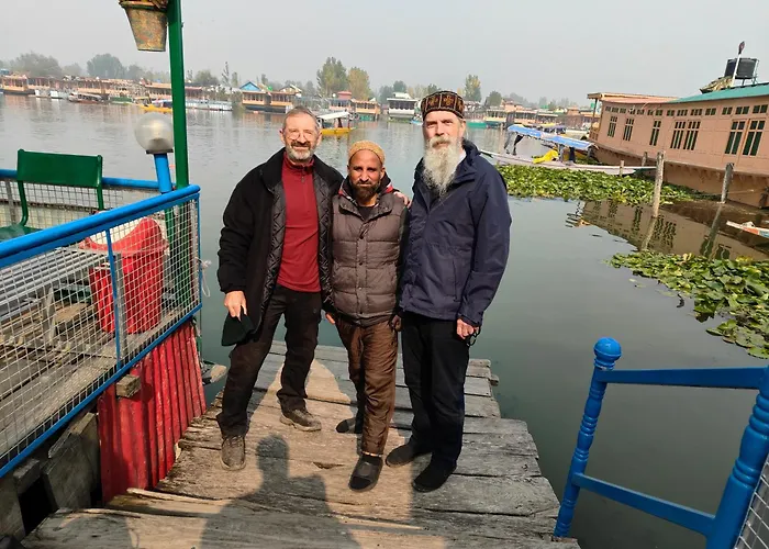 Lalarukh Group Of Houseboats