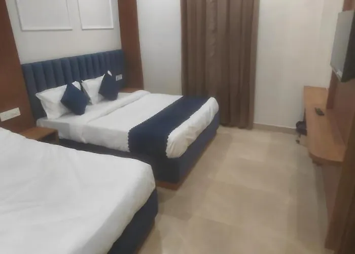 Hotel R K Luxe